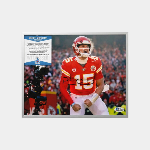 Patrick Mahomes Photo Hand Signed BAS