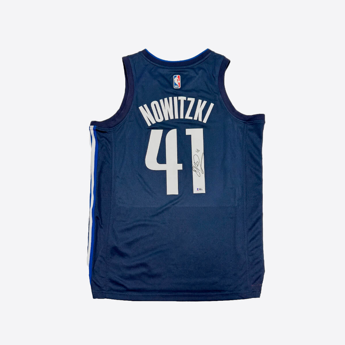 Dirk Nowitzki Hand Signed Jersey BAS