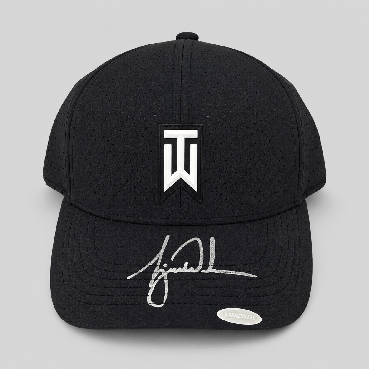 Tiger Woods Hand Signed Nike AeroBill Black Golf Cap Upper Deck Authenticated